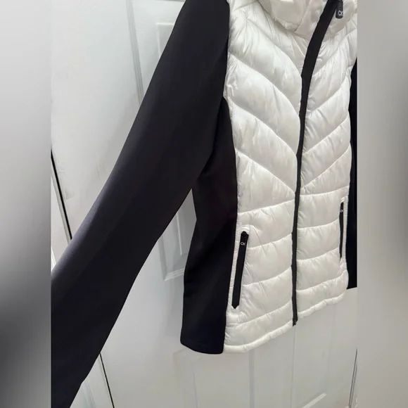 Calvin Klein Performance Women's Puffer Jacket in White and Black - Picture 5 of 11